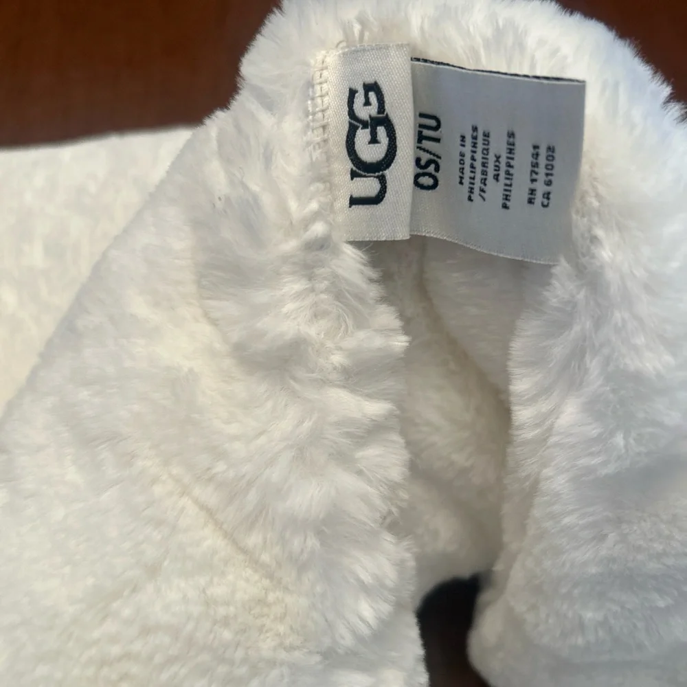UGG Cream Plush Scarf